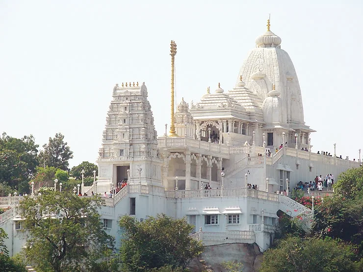 Birla Mnadir Temple Is a famous tourist places in hyderabad
